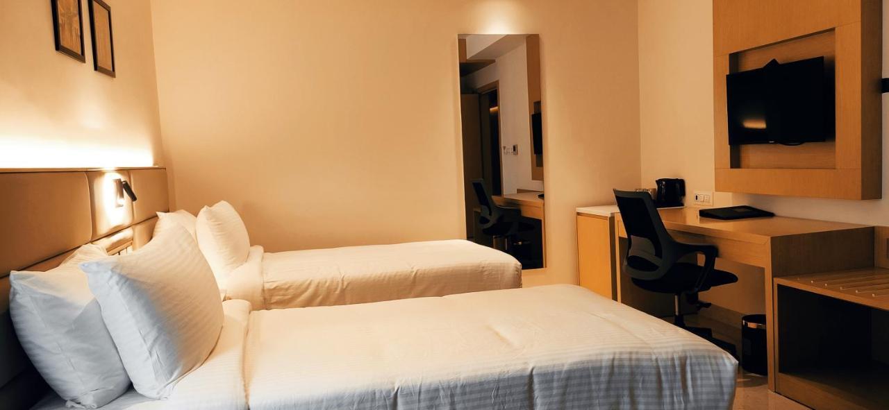 Hotel Sunhill Portico Siliguri Zewnętrze zdjęcie