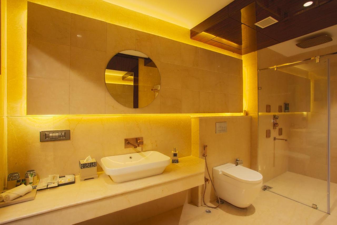 Hotel Sunhill Portico Siliguri Zewnętrze zdjęcie