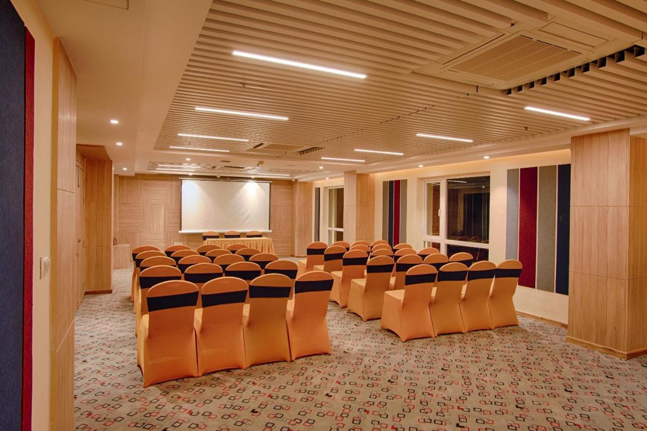 Hotel Sunhill Portico Siliguri Zewnętrze zdjęcie